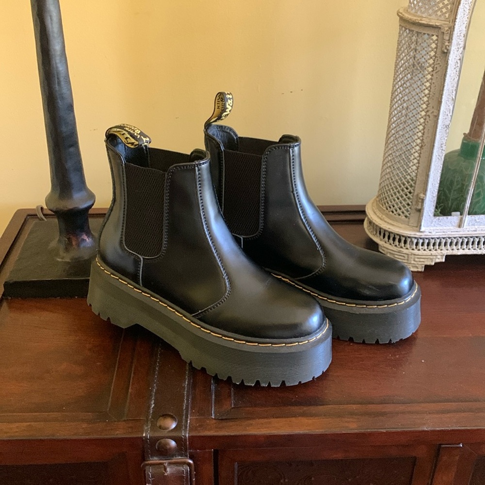 Doc Marten Air walk cushion platform Chelsea
